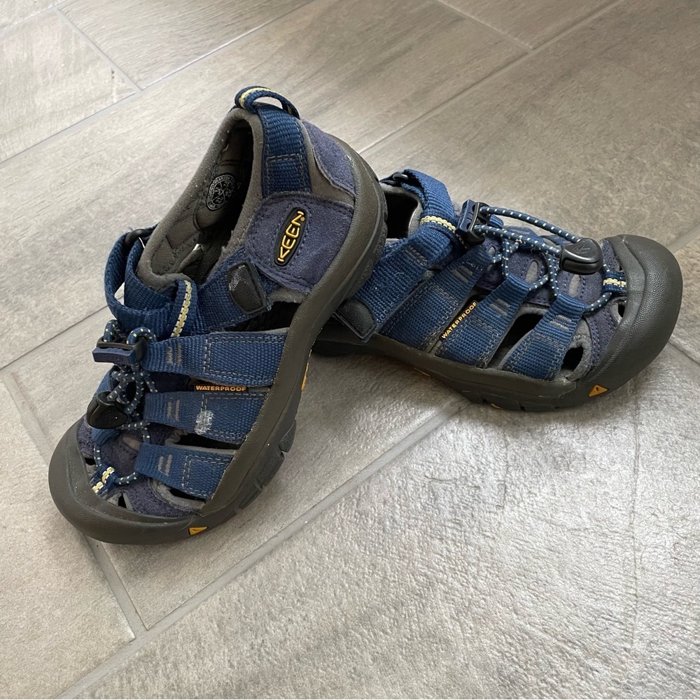Keens Newport H2 Waterproof Outdoor Hiking Water Sandal Shoe Kids Size 13